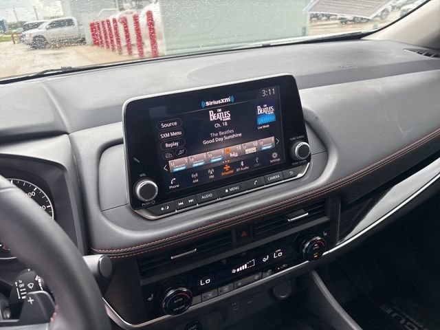 Used 2025 Nissan Rogue SV AWD/4WD image 18