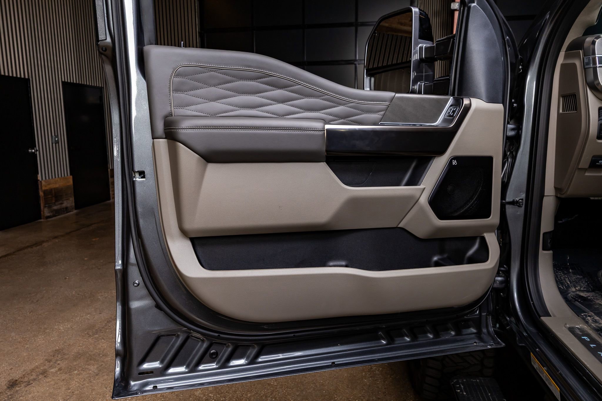 Used 2026 Ford F450 Platinum w/ Platinum Plus Package image 35