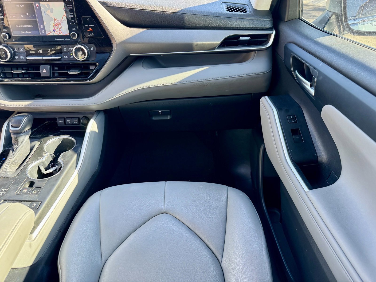 Used 2020 Toyota Highlander XLE image 27