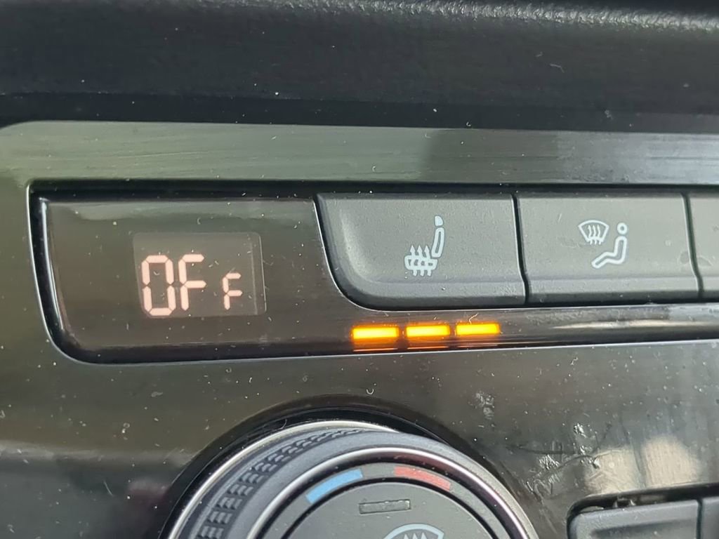 Used 2024 Volkswagen Taos SE image 24