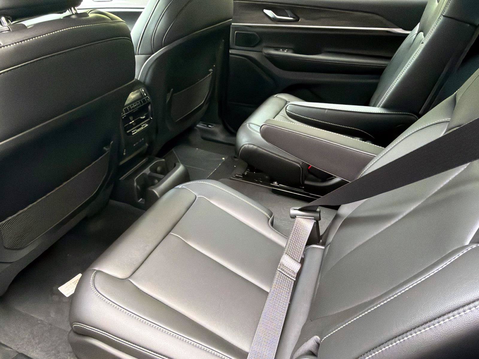New 2026 Jeep Grand Cherokee L Limited AWD/4WD image 6