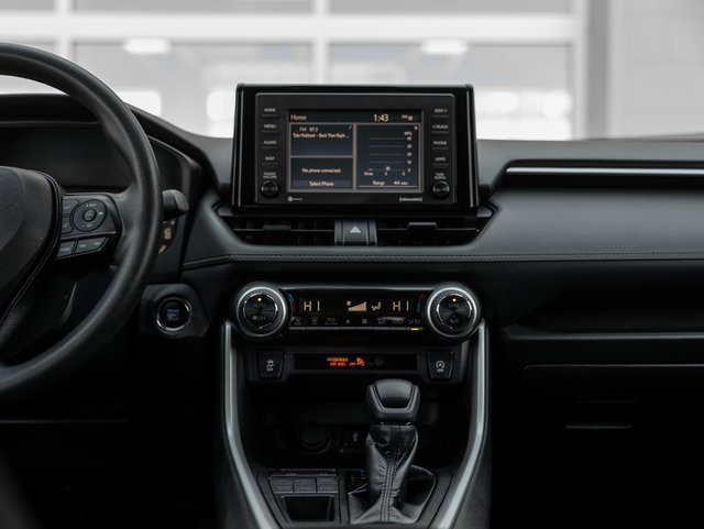 Used 2021 Toyota RAV4 XLE image 19