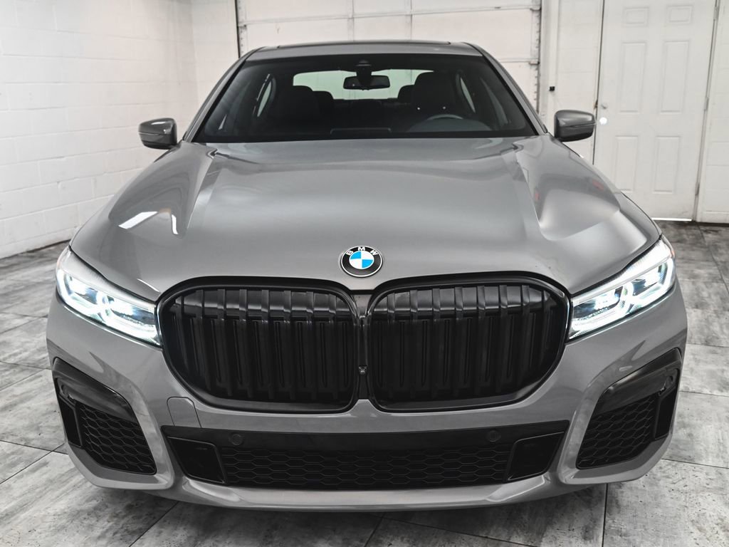 Used 2022 BMW 740i xDrive w/ M Sport Package image 2