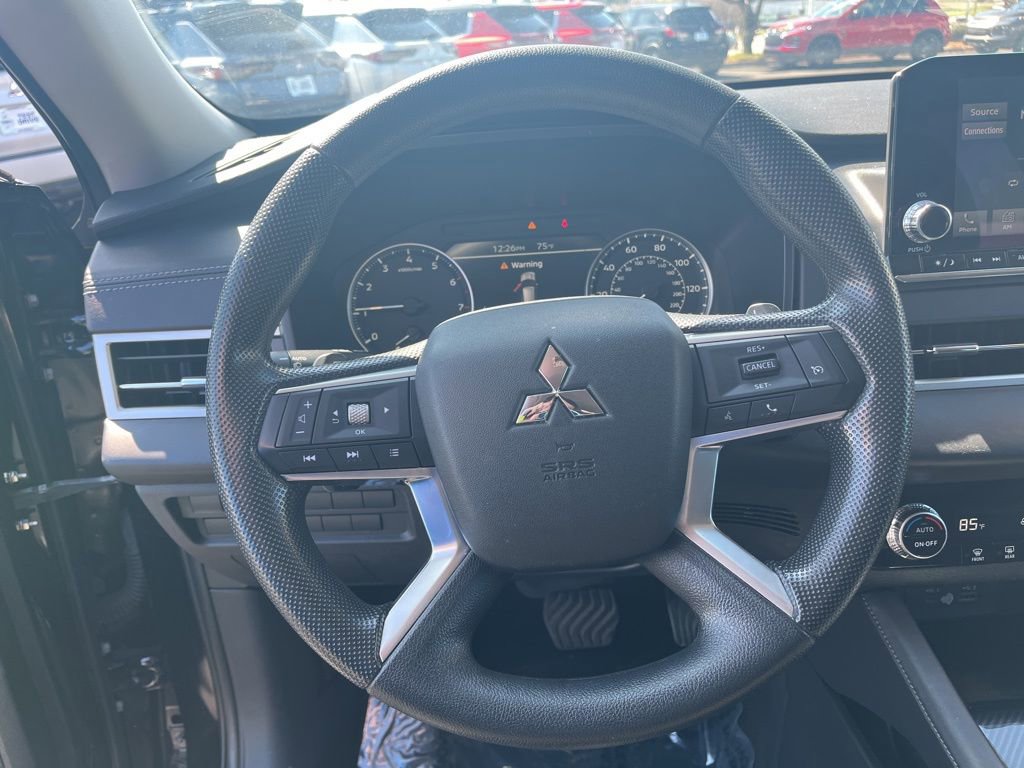 Used 2024 Mitsubishi Outlander ES image 17