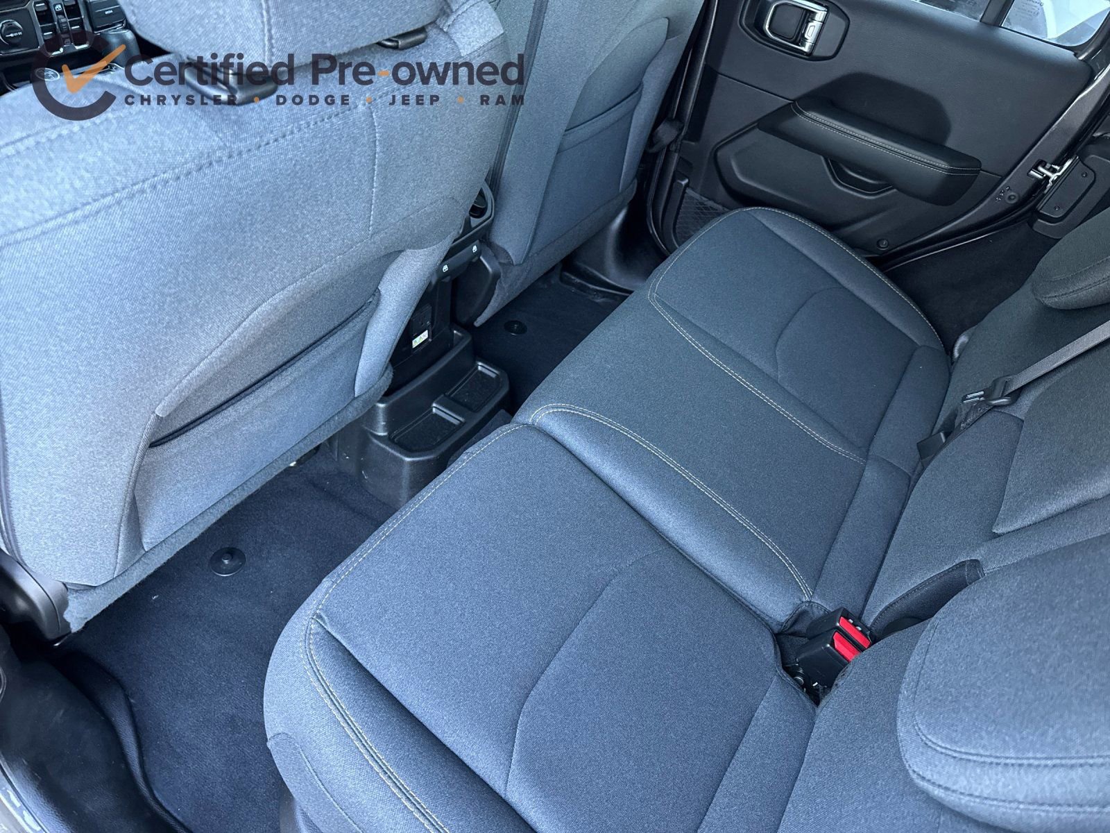 Used 2025 Jeep Wrangler Unlimited Sahara w/ Safety Group image 13