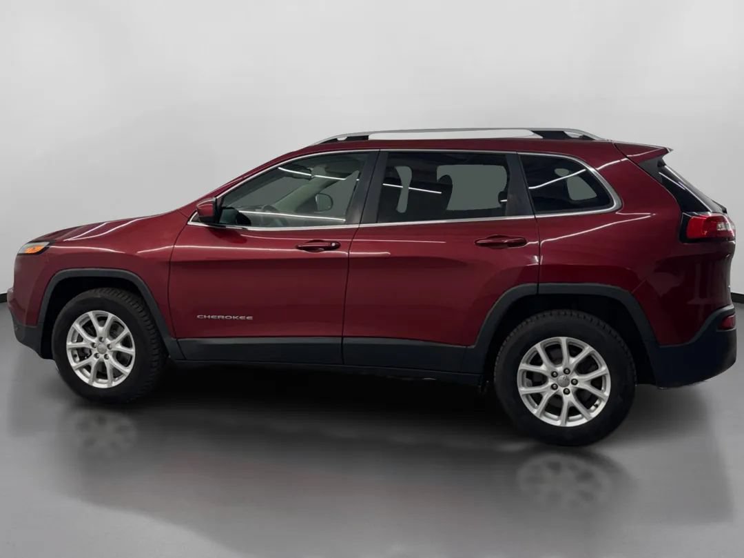 Used 2017 Jeep Cherokee Latitude AWD/4WD image 5