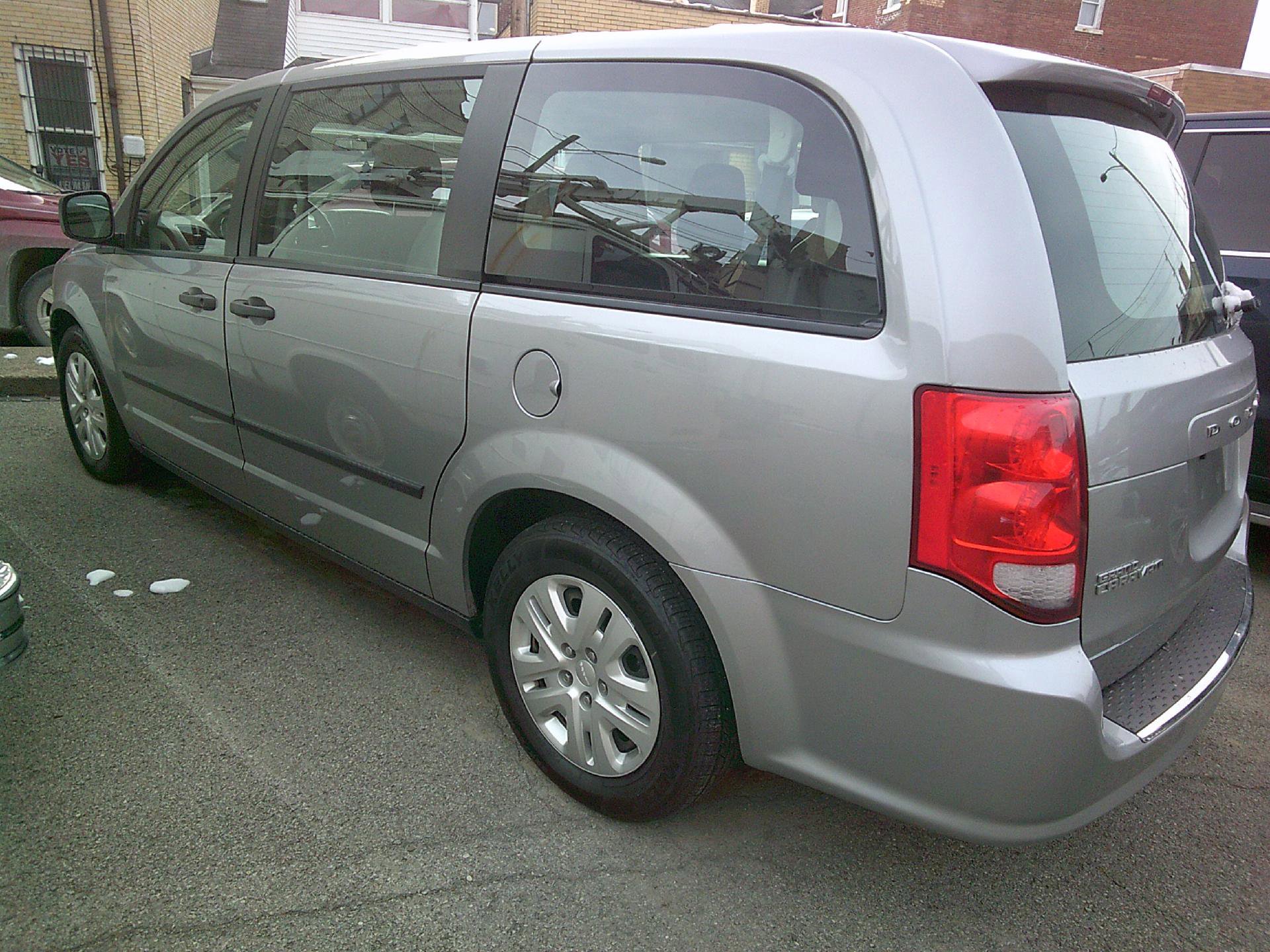 Used 2016 Dodge Grand Caravan American Value Package image 4