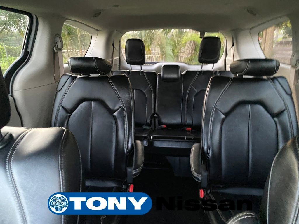 Used 2024 Chrysler Pacifica Touring-L image 36