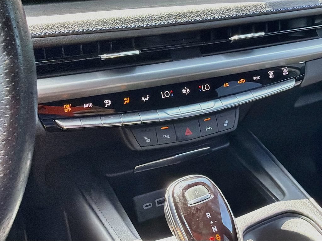 Used 2024 Cadillac XT4 Sport w/ Technology Package AWD/4WD image 17