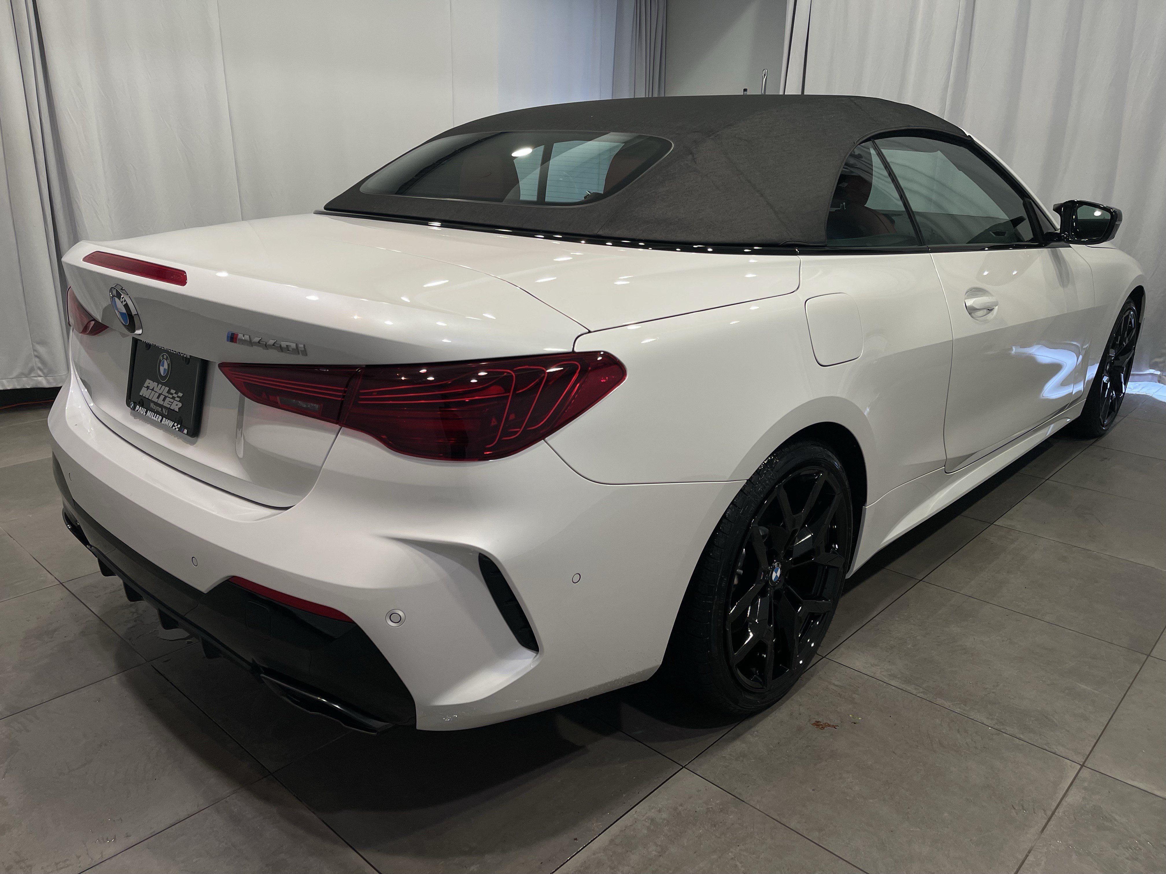 Used 2027 BMW M440i Convertible RWD image 6