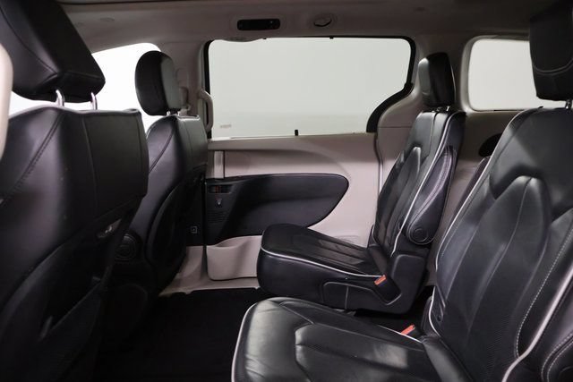 Used 2023 Chrysler Pacifica Limited FWD image 28