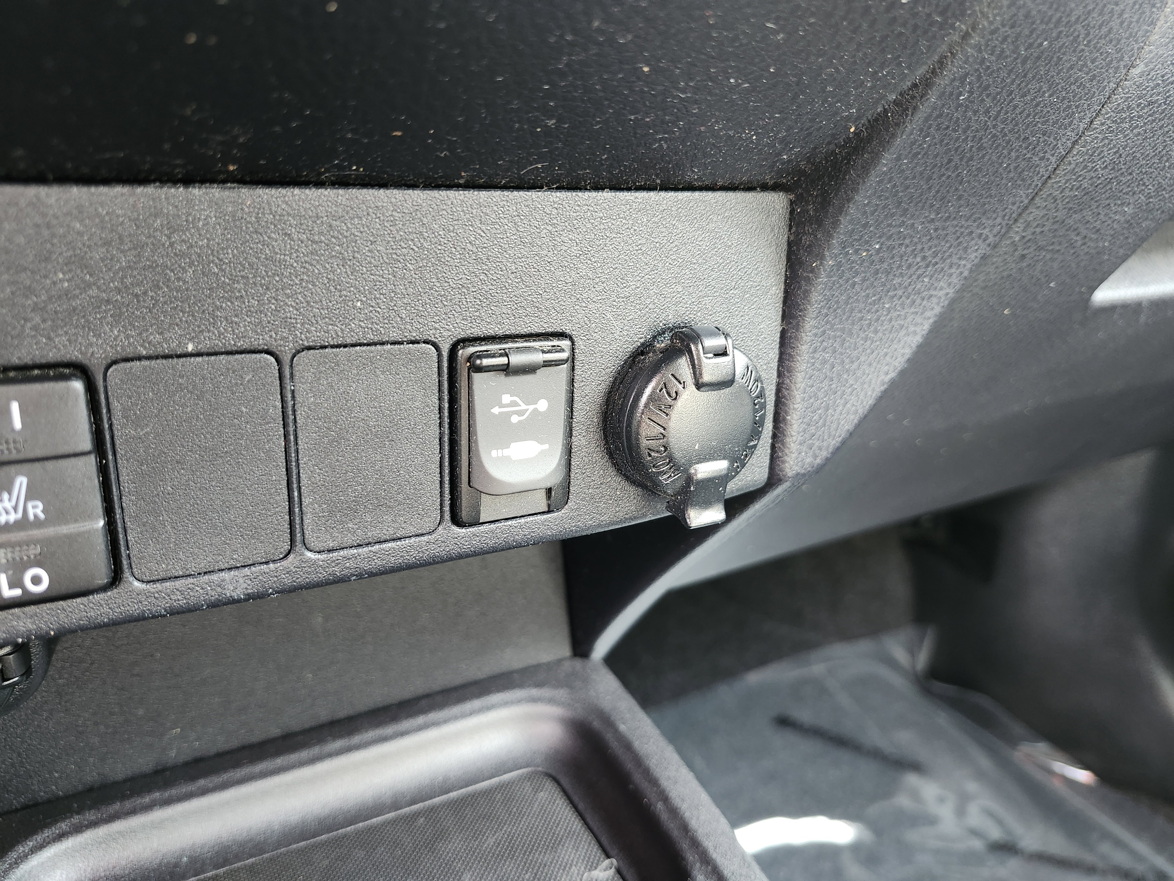 Used 2017 Toyota RAV4 Limited image 32
