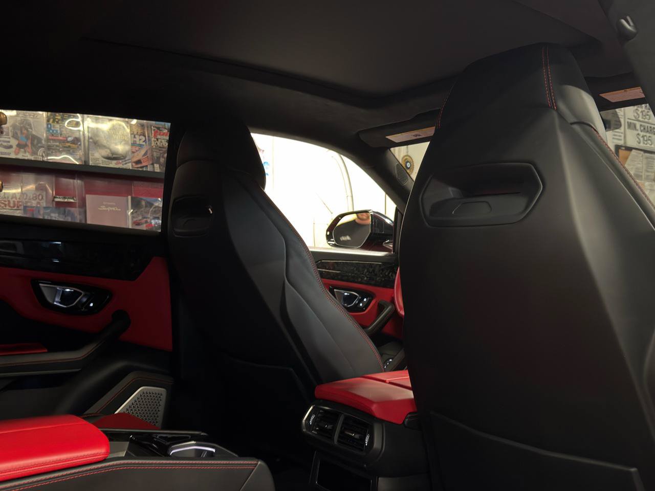Used 2019 Lamborghini Urus AWD/4WD image 33