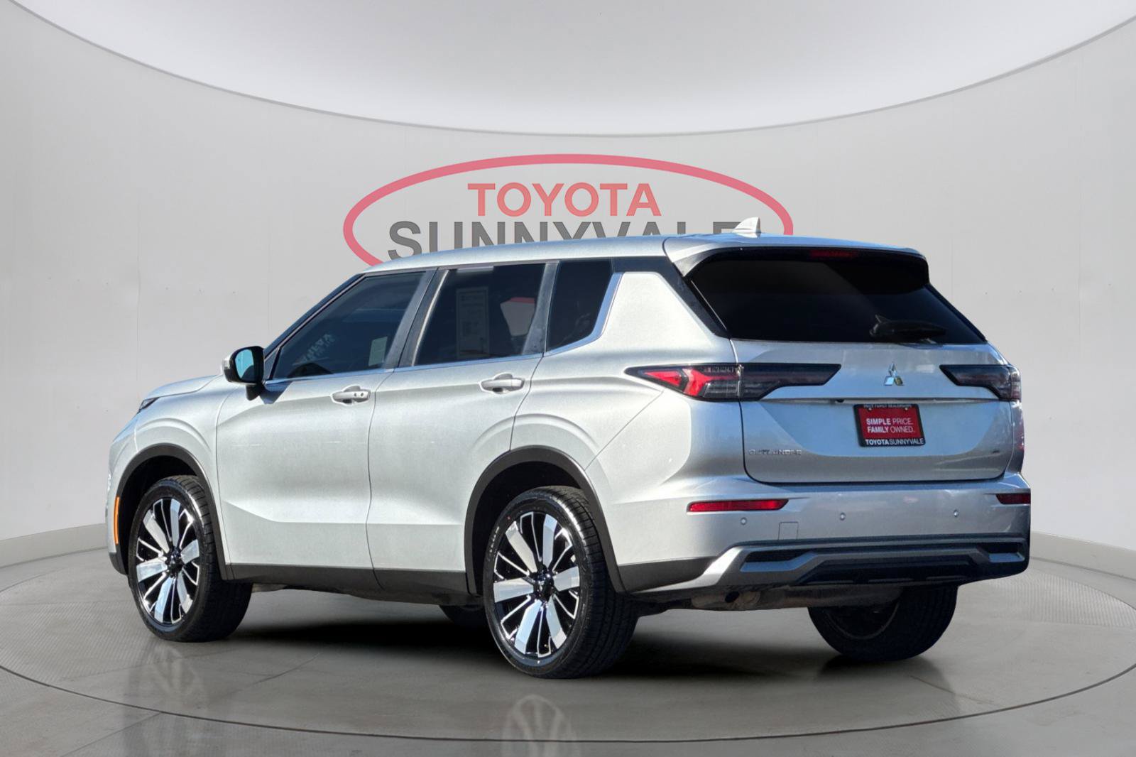 Used 2025 Mitsubishi Outlander SE FWD image 7