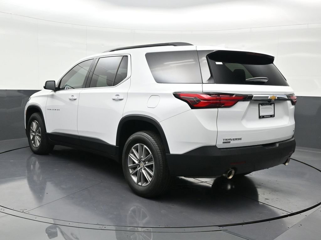 Used 2024 Chevrolet Traverse LT image 3