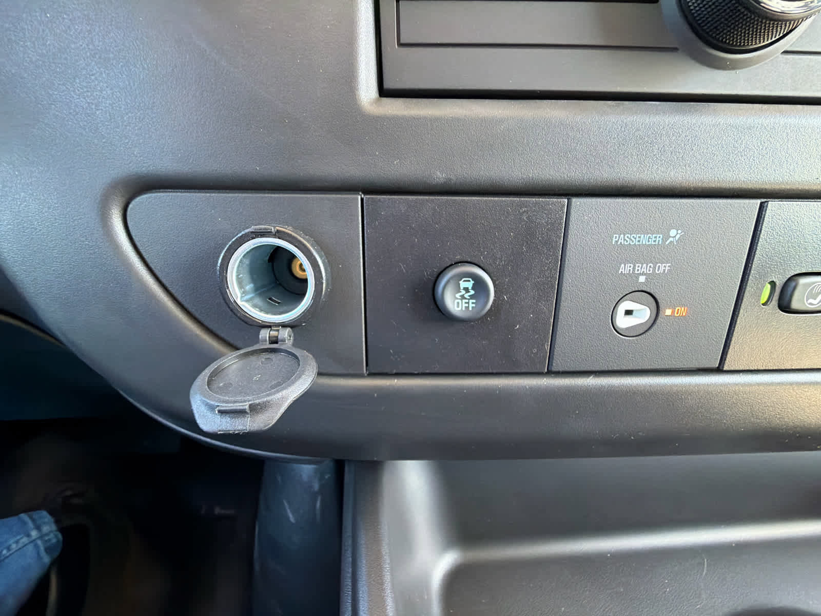 New 2025 GMC Savana 2500 w/ Driver Convenience Package RWD image 24