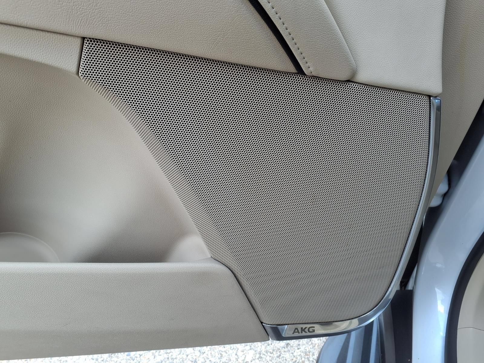 Used 2024 Cadillac Escalade Premium Luxury w/ LPO, Floor Liner Package AWD/4WD image 18
