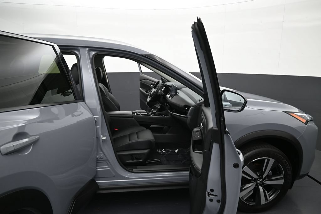 Used 2025 Nissan Rogue SL w/ SL Premium Package AWD/4WD image 9