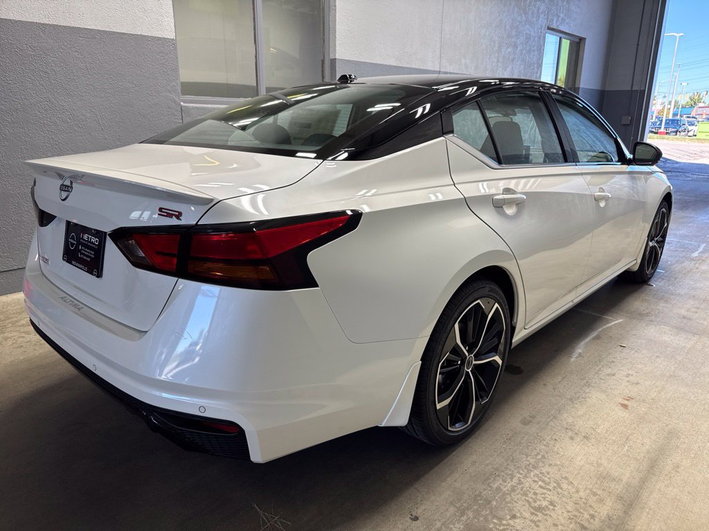 New 2026 Nissan Altima 2.5 SR w/ SR Premium Package FWD image 3