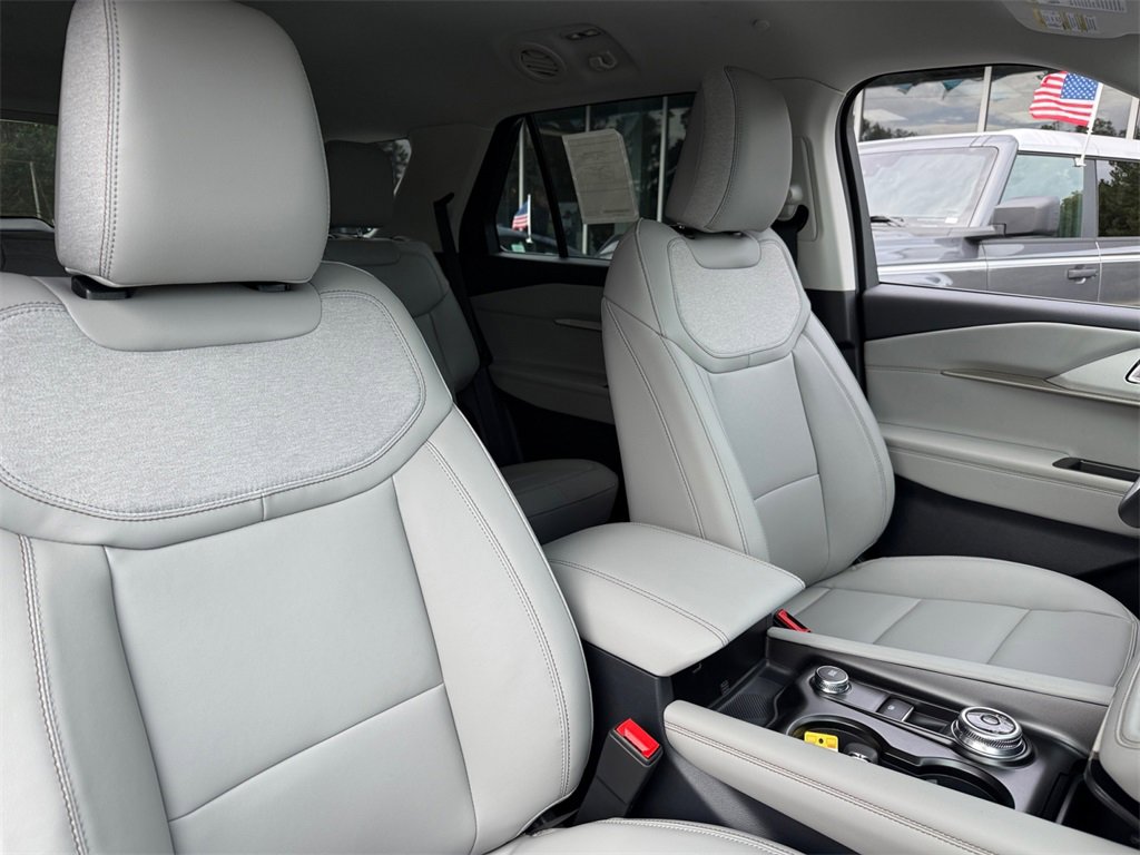 New 2025 Ford Explorer Active w/ Active Comfort Package image 25
