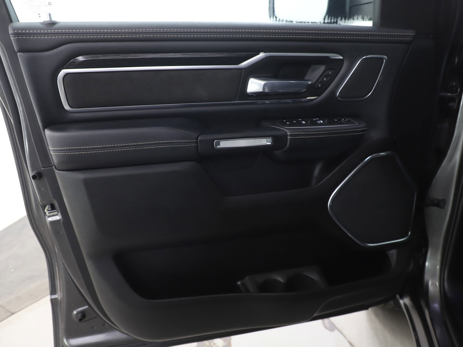 Used 2024 RAM 1500 Laramie image 22