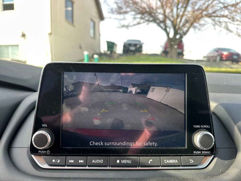 Used 2025 Nissan Rogue S image 18