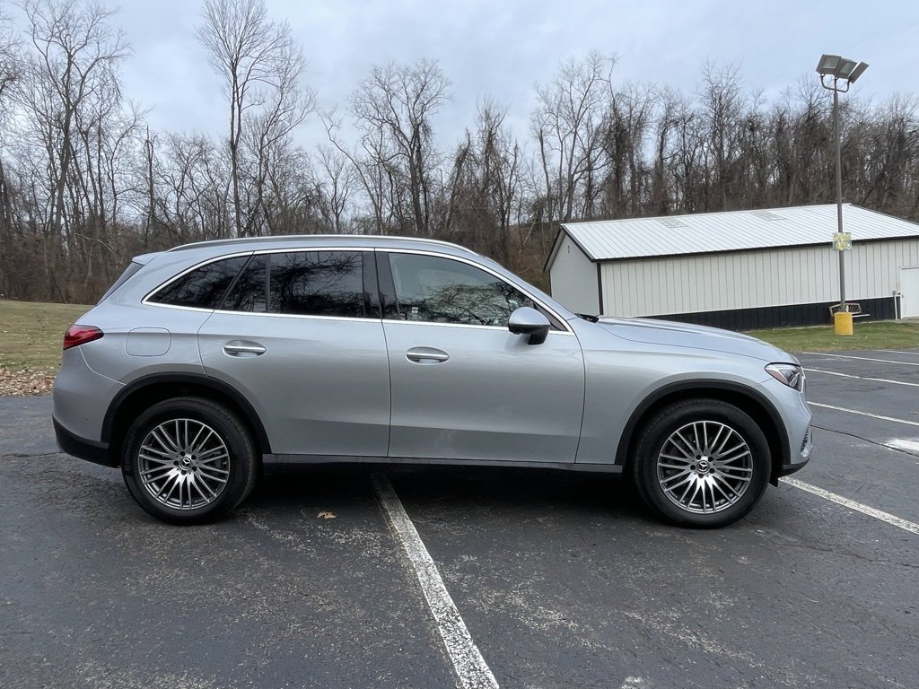 Used 2026 Mercedes-Benz GLC 300 4MATIC image 2