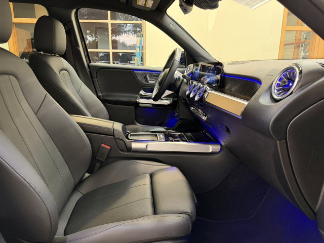 Certified 2025 Mercedes-Benz GLB 250 4MATIC w/ Winter Package image 18