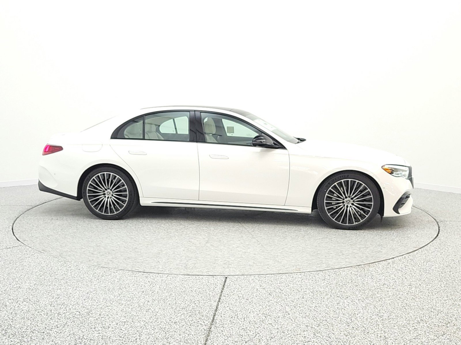 New 2026 Mercedes-Benz E 450 4MATIC Sedan image 4