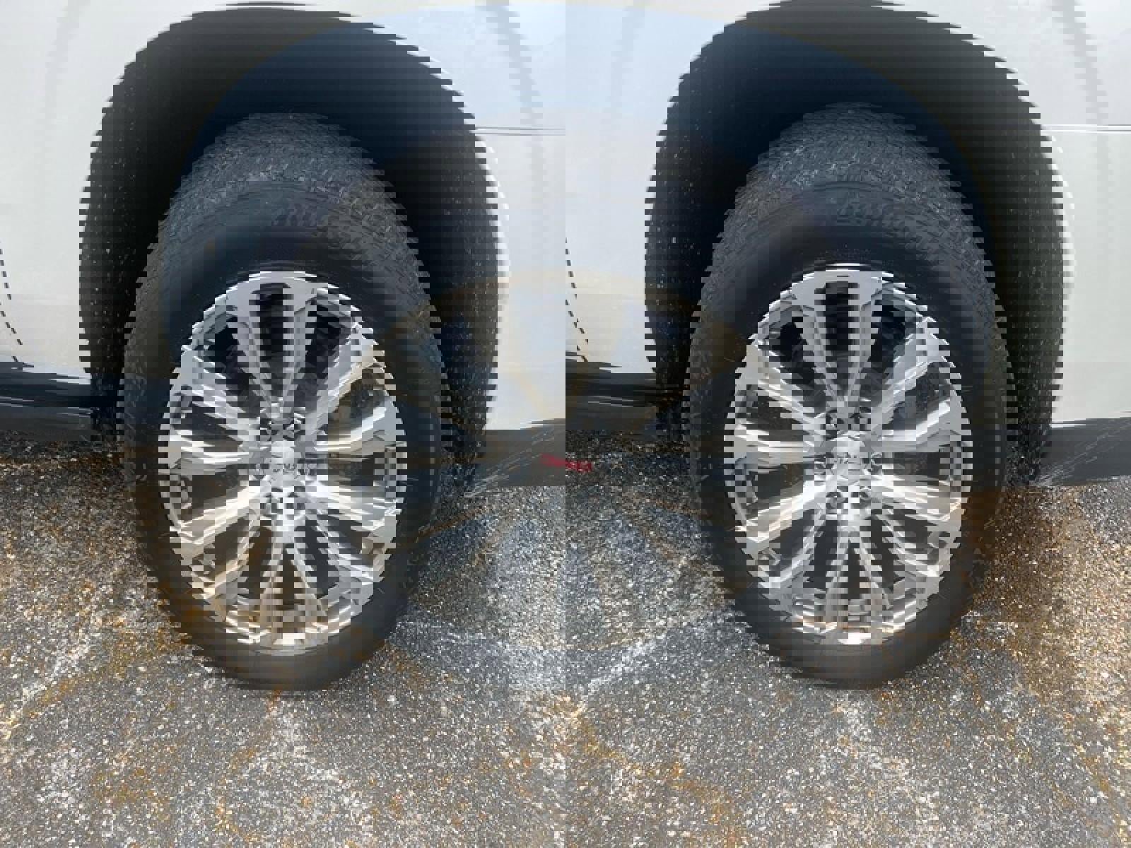 Used 2022 GMC Yukon XL Denali w/ Denali Premium Package image 10