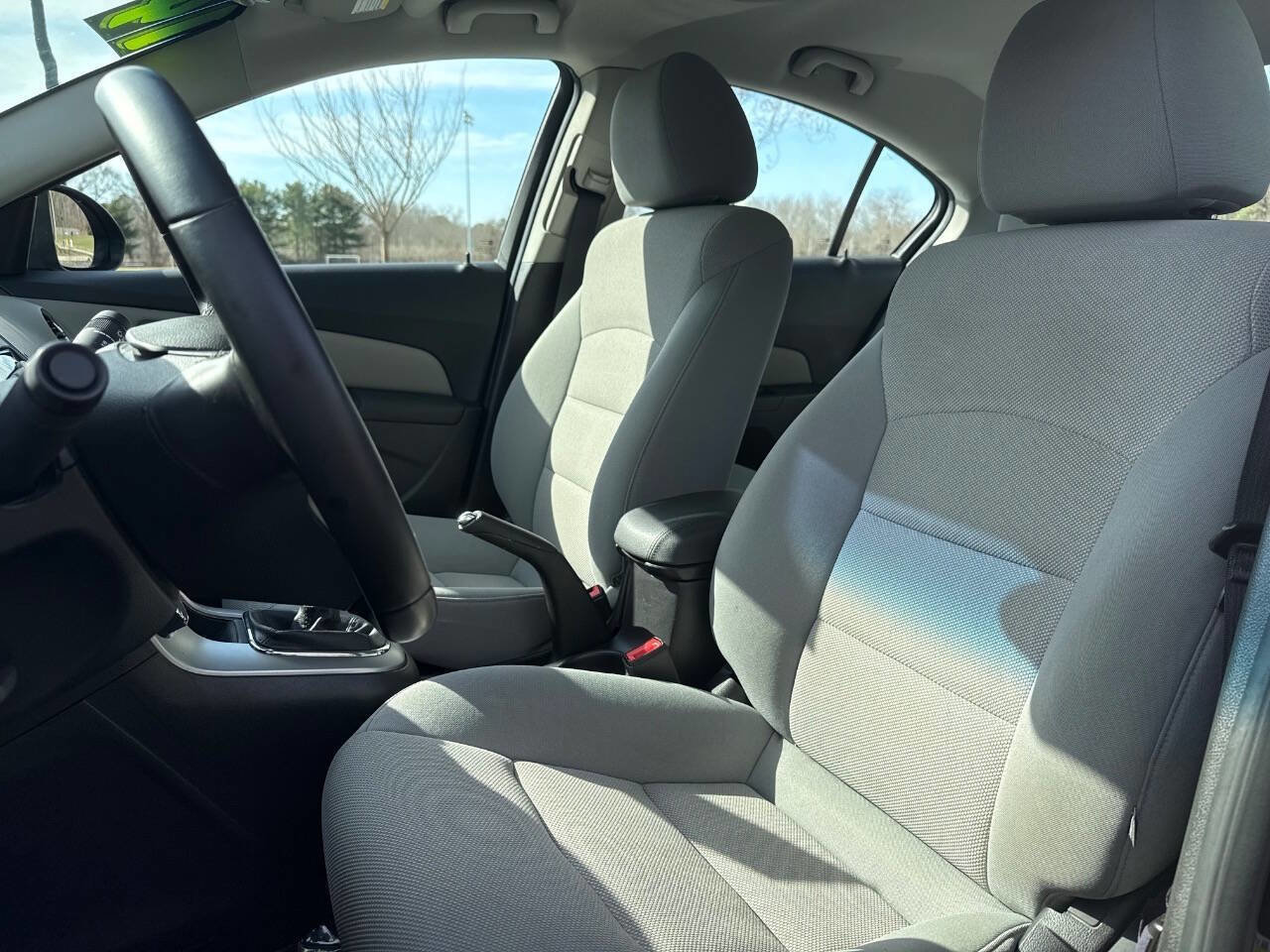 Used 2014 Chevrolet Cruze LT w/ Technology Package image 12