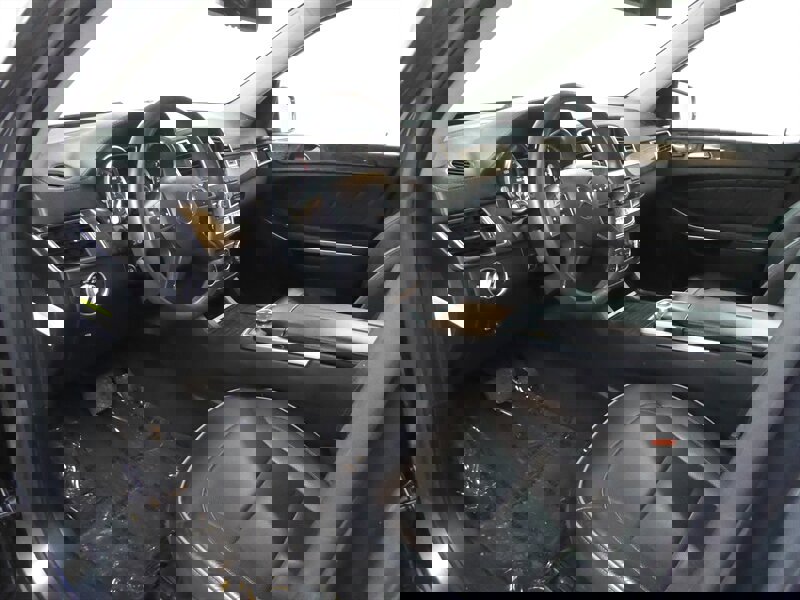 Used 2014 Mercedes-Benz GL 550 GL 550 4MATIC w/ Driver Assistance Package image 19