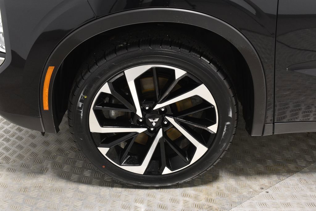 Used 2024 Mitsubishi Outlander SE Black Edition image 36