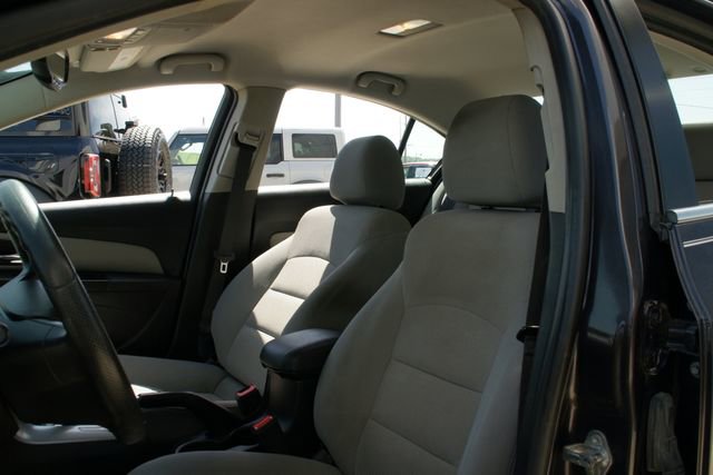 Used 2015 Chevrolet Cruze LT FWD image 12