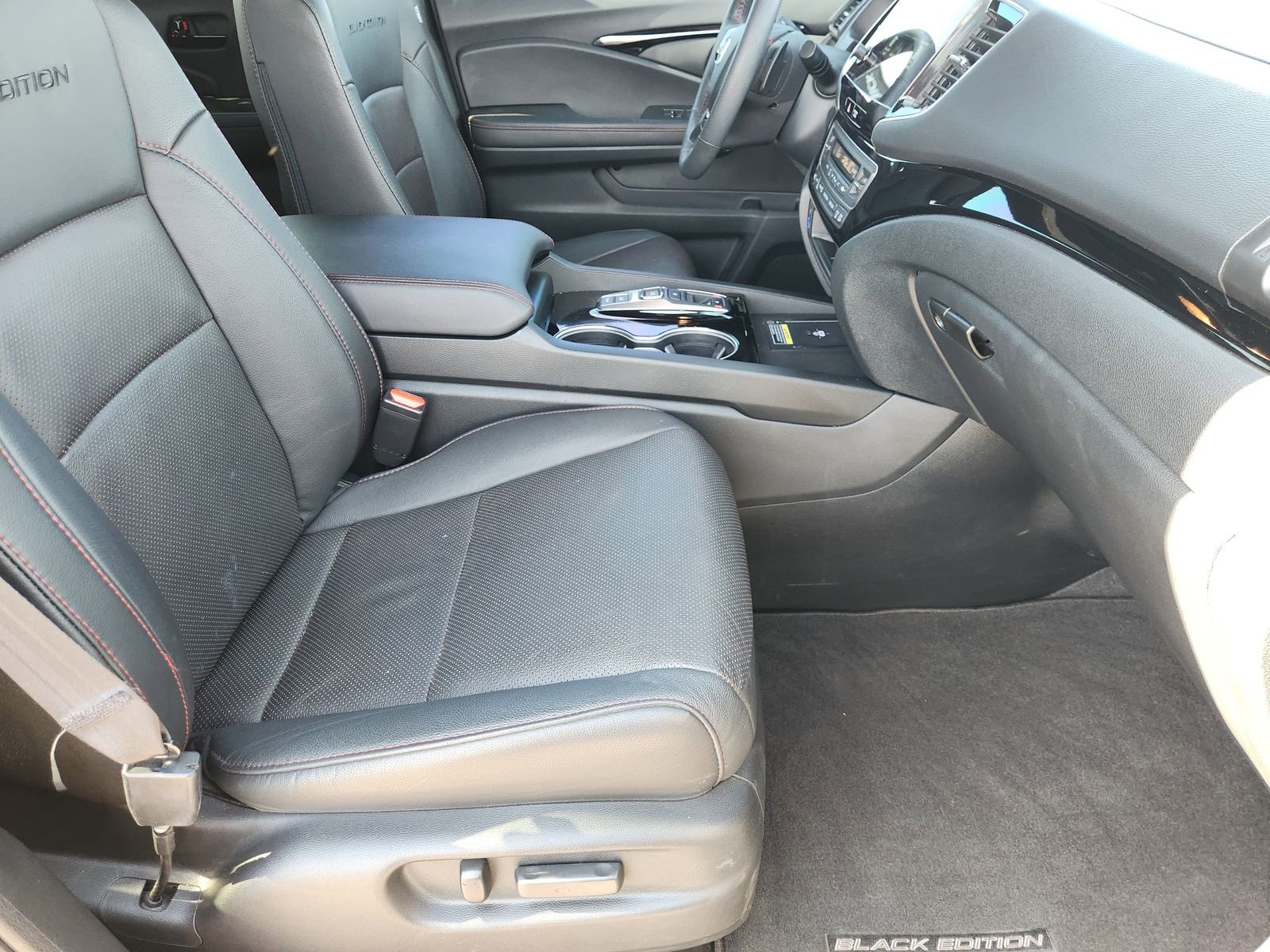 Used 2024 Honda Passport Black Edition image 17