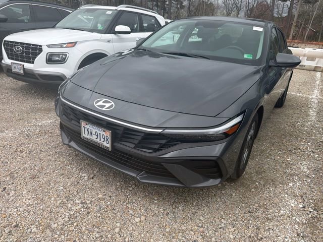 Used 2025 Hyundai Elantra Blue image 5