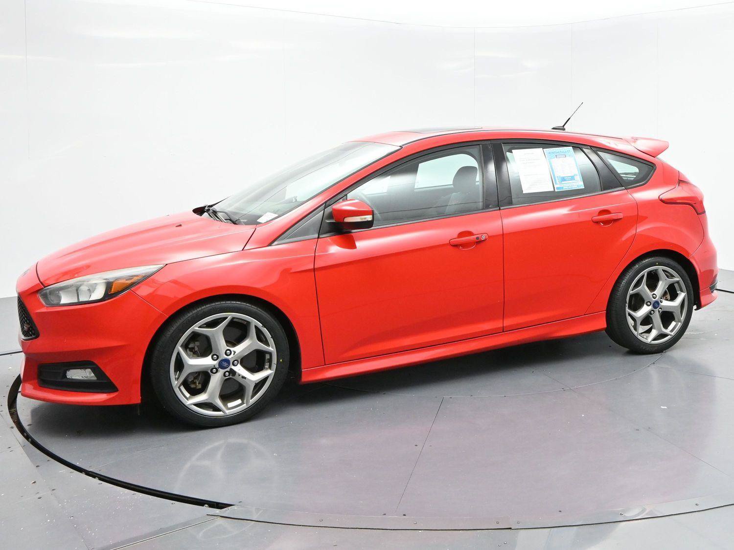 Used 2016 Ford Focus ST FWD image 4