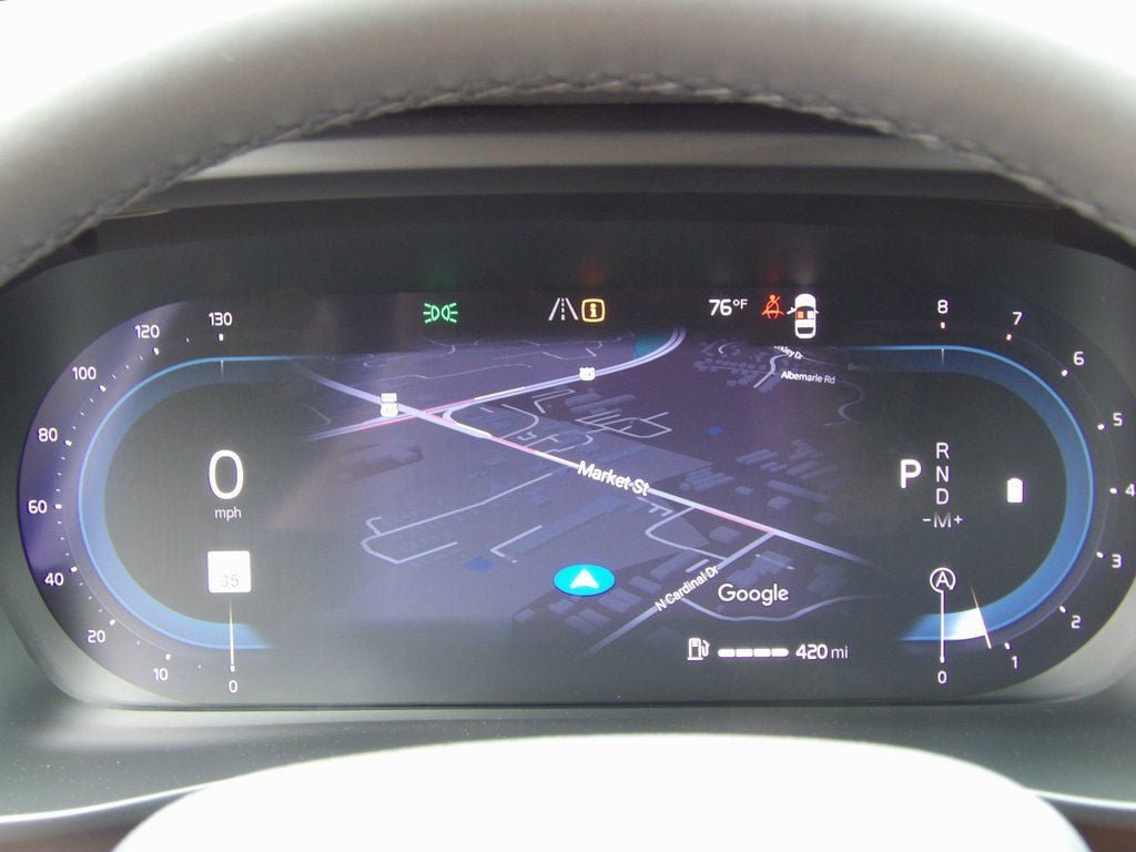 Certified 2025 Volvo XC40 B5 Plus w/ Protection Package Premier AWD/4WD image 24