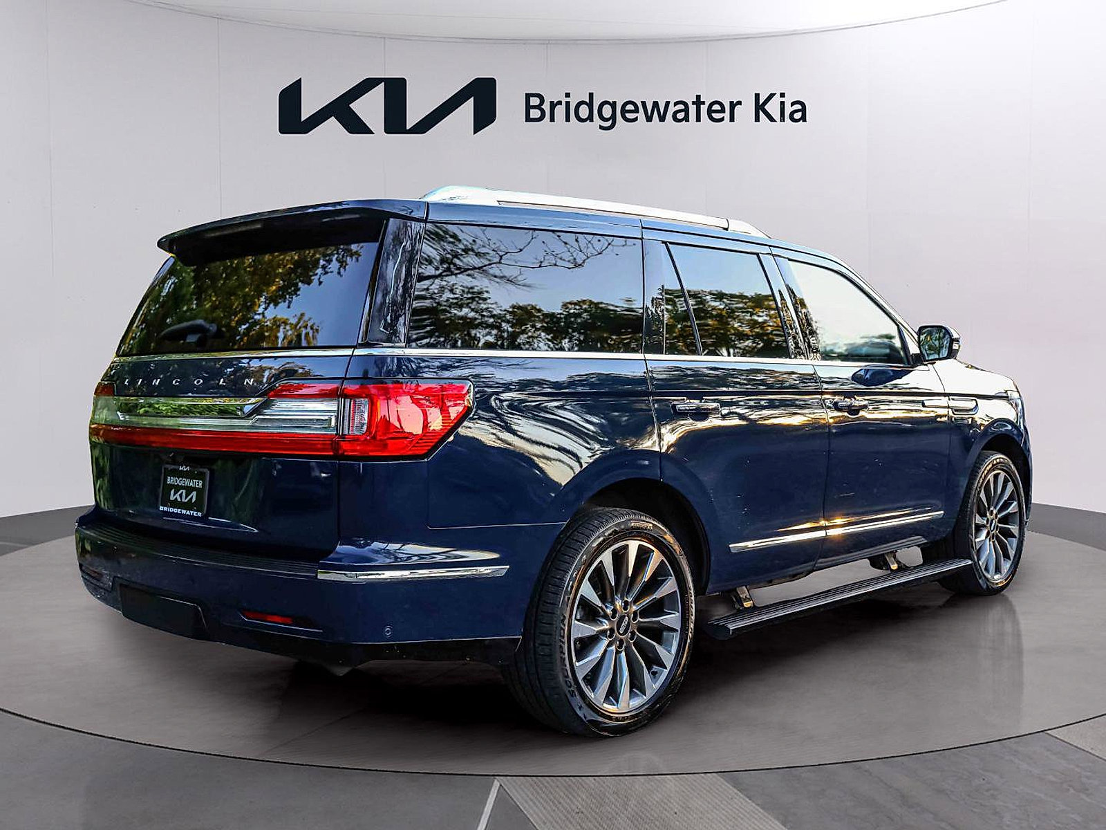 Used 2020 Lincoln Navigator Reserve w/ Luxury Package AWD/4WD image 6