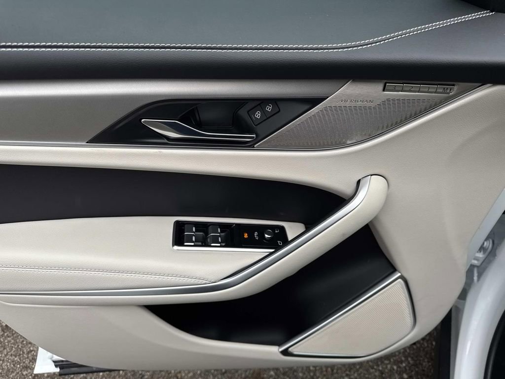 New 2026 Jaguar F-PACE R-Dynamic S AWD/4WD image 17