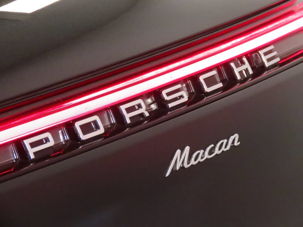 Certified 2026 Porsche Macan AWD/4WD image 12