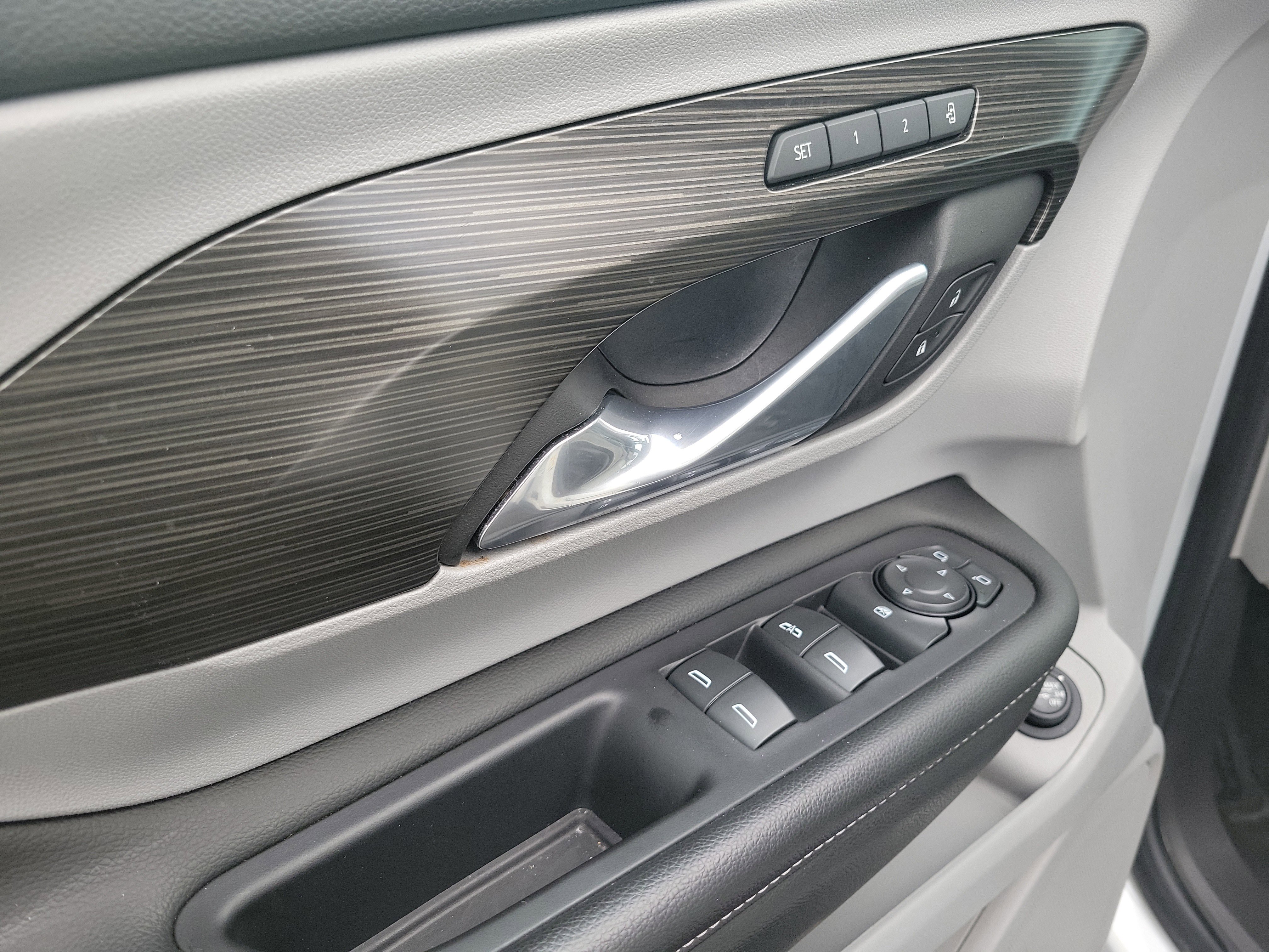 Used 2024 GMC Terrain SLT w/ Infotainment Package II image 18