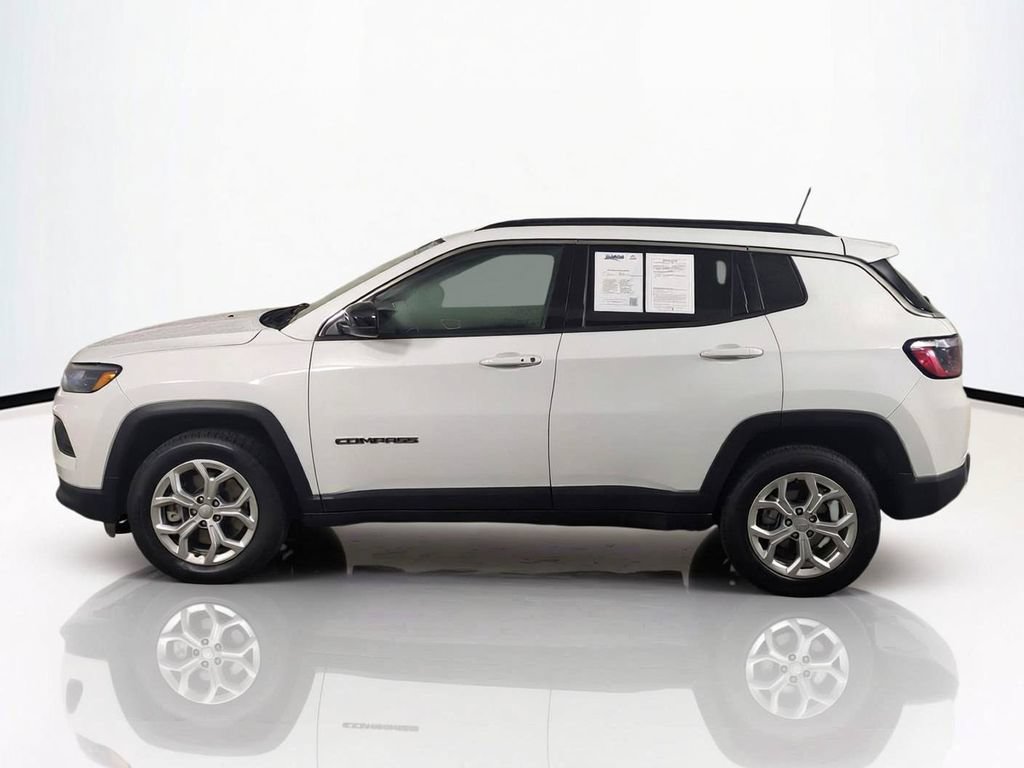 Used 2024 Jeep Compass Latitude AWD/4WD image 8