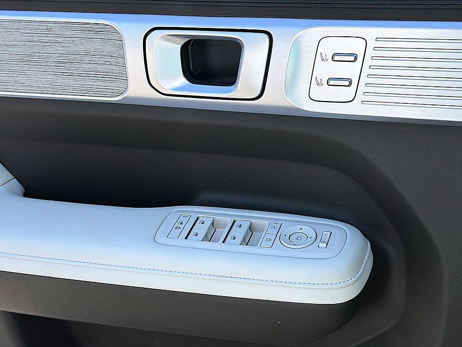 Used 2025 Hyundai Santa Fe Calligraphy AWD/4WD image 19