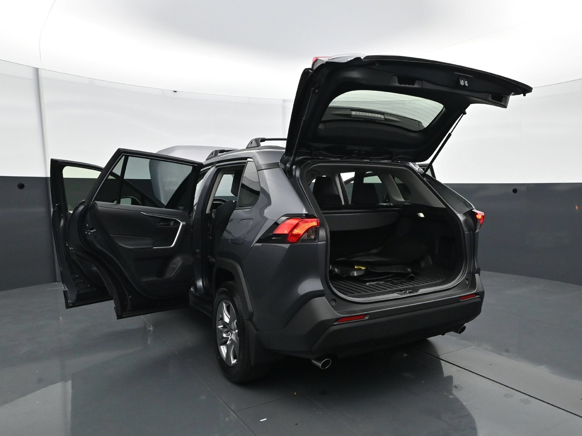 Used 2025 Toyota RAV4 LE AWD/4WD image 32
