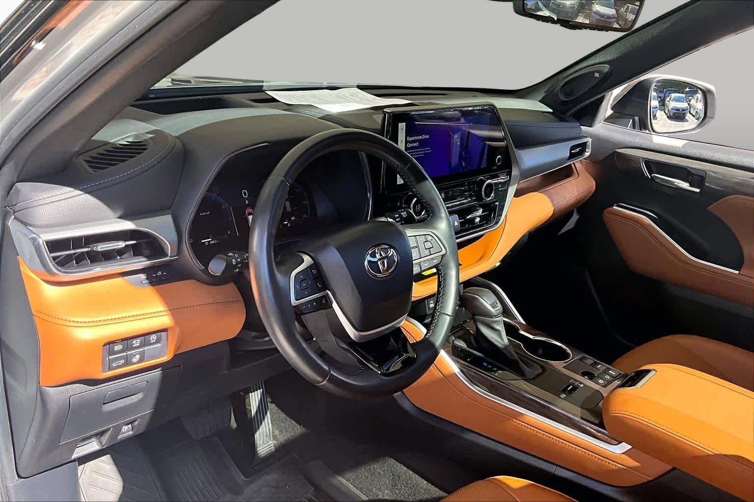 Used 2023 Toyota Highlander Platinum FWD image 18