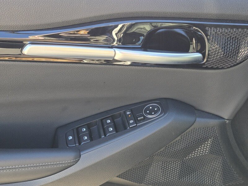 Certified 2025 Kia Seltos EX w/ EX Sunroof Package FWD image 18