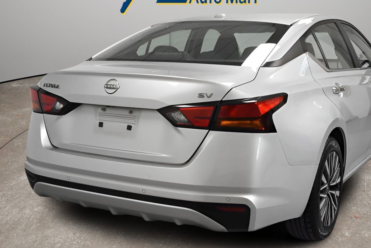 Used 2024 Nissan Altima 2.5 SV FWD image 3