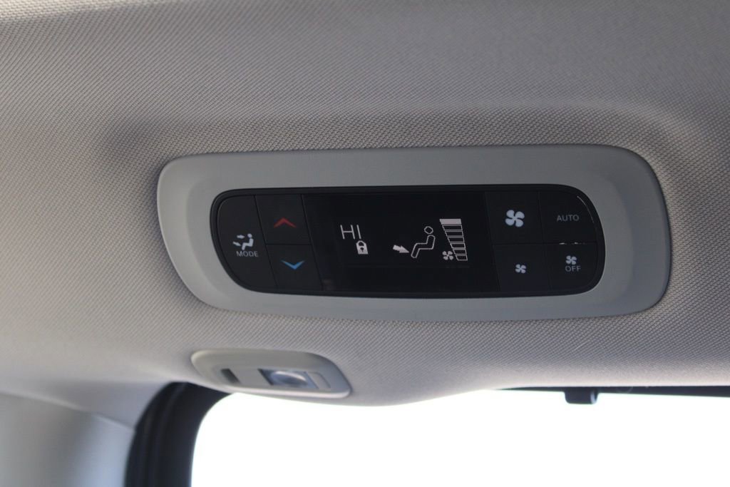 Used 2018 Chrysler Pacifica Touring-L Plus w/ Tire & Wheel Group image 27