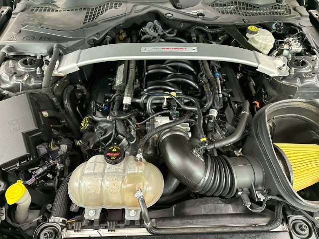 Used 2018 Ford Mustang Shelby GT350 w/ Electronics Package RWD image 28